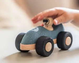 Voiture de course en liège de KORKO  bleue – Image 2
